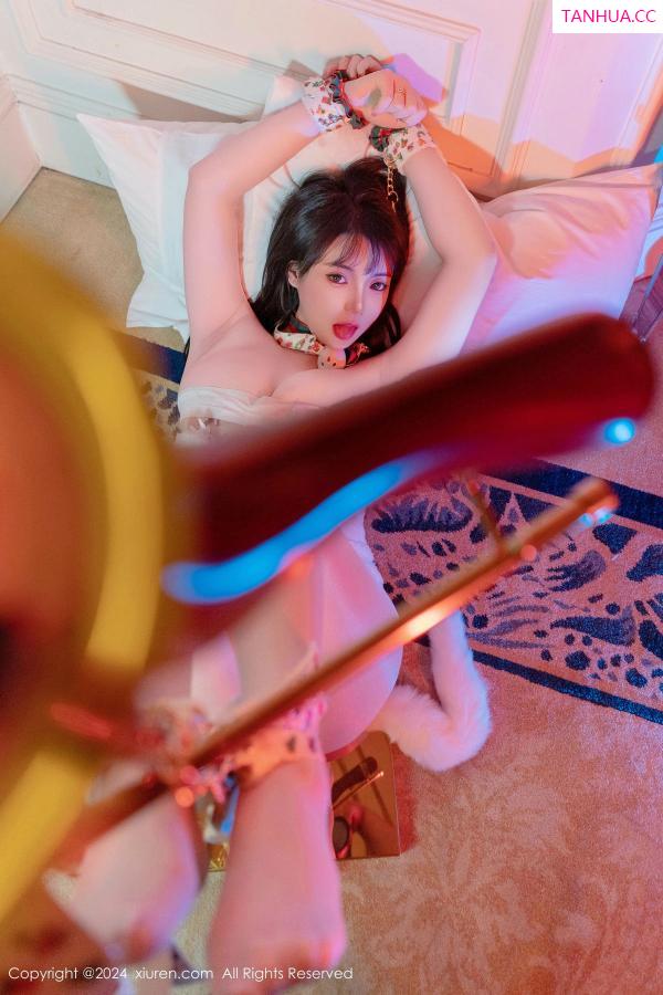   [XiuRen]高清写真图 2024.12.23 No.9638 软情 丝袜美臀第71张图片